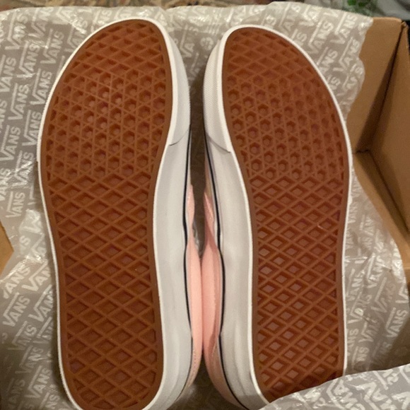 VANS - Picture 3 of 7